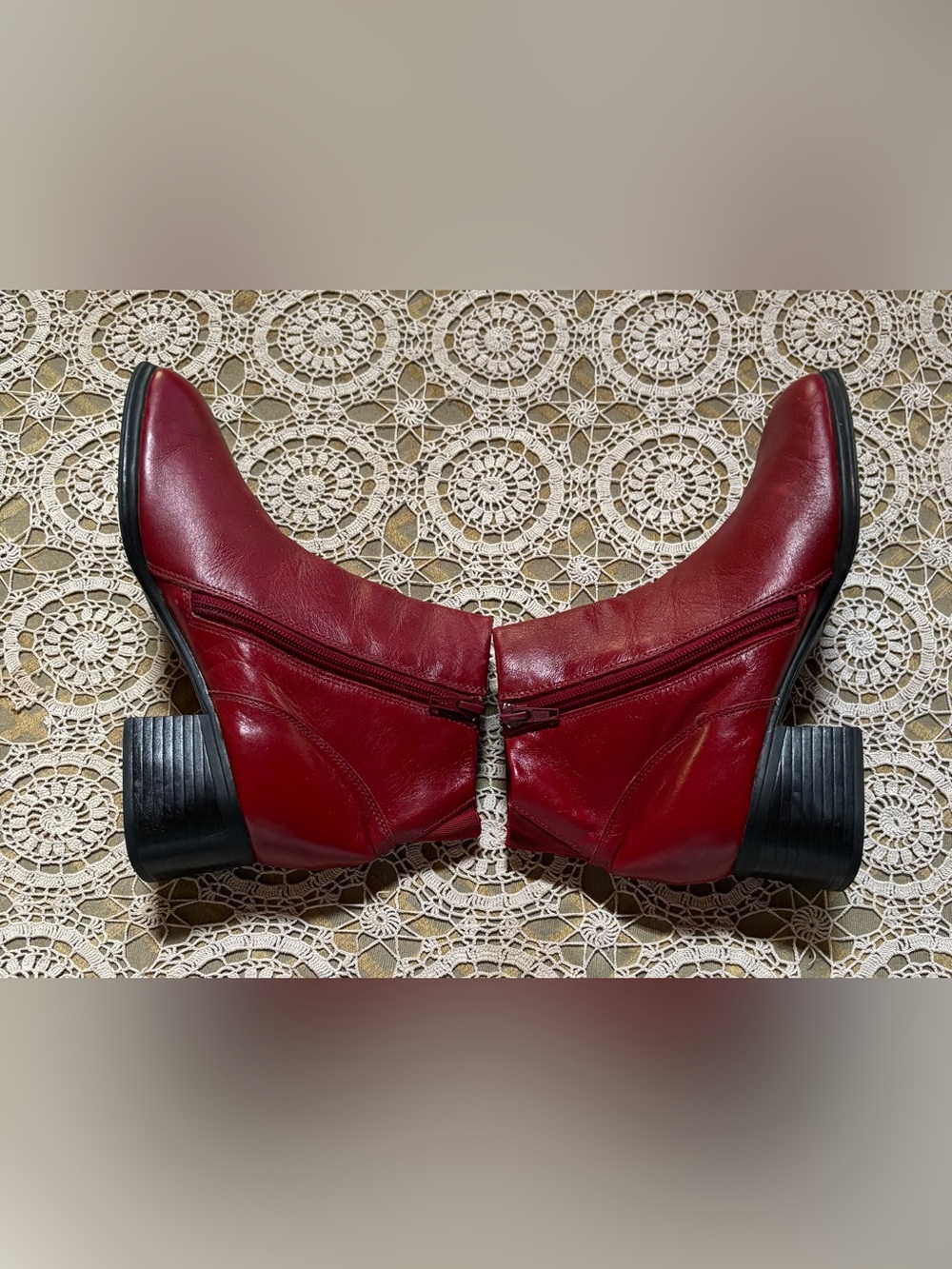 AJ Valenci Cherry Red Leather Ankle Boots 2” Block Heel Side Zip Women’s 8 WIDE - Picture 4 of 11